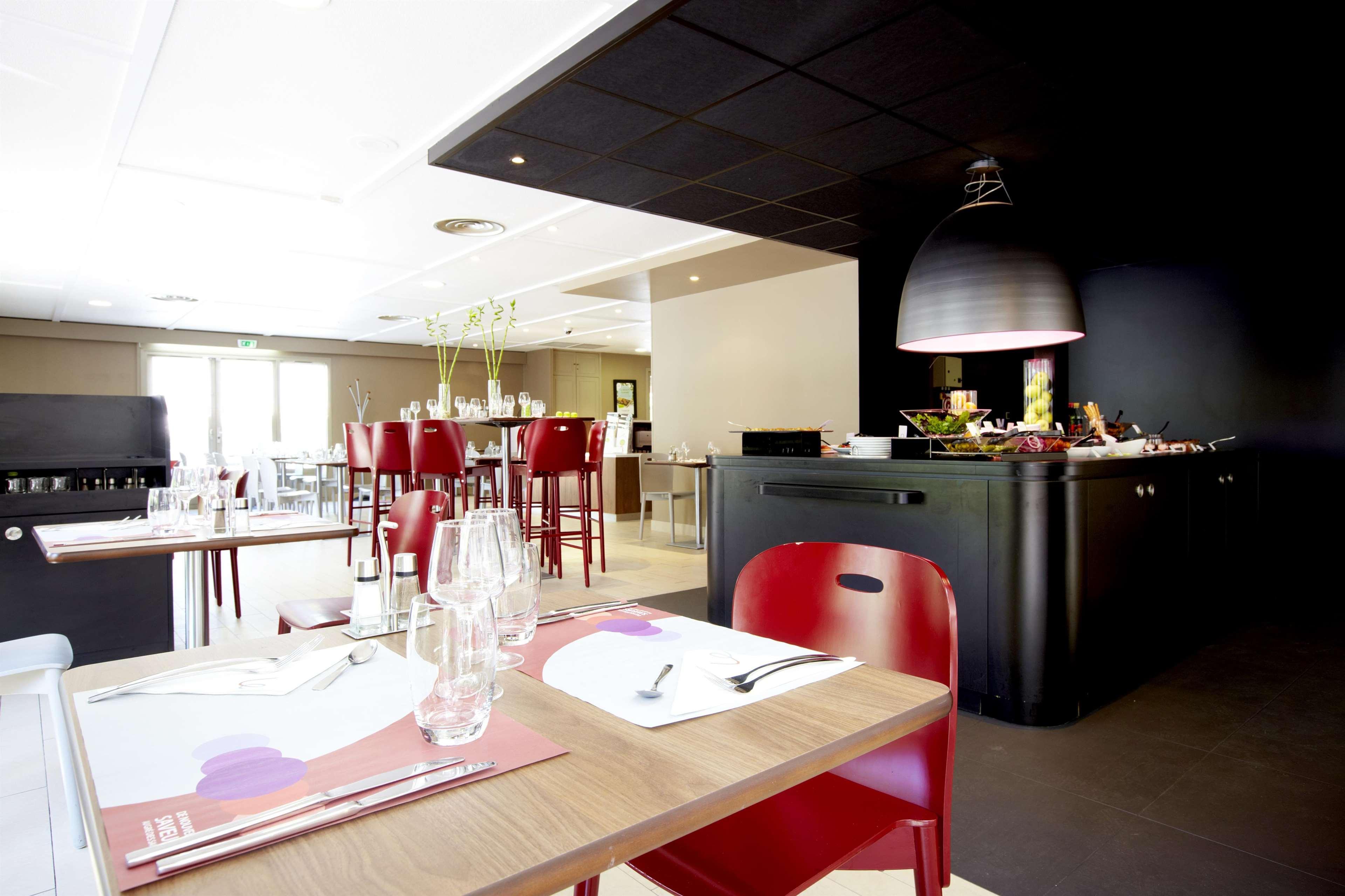 Kyriad Direct Marseille Est La Valentine La Penne-sur-Huveaune Restaurant foto