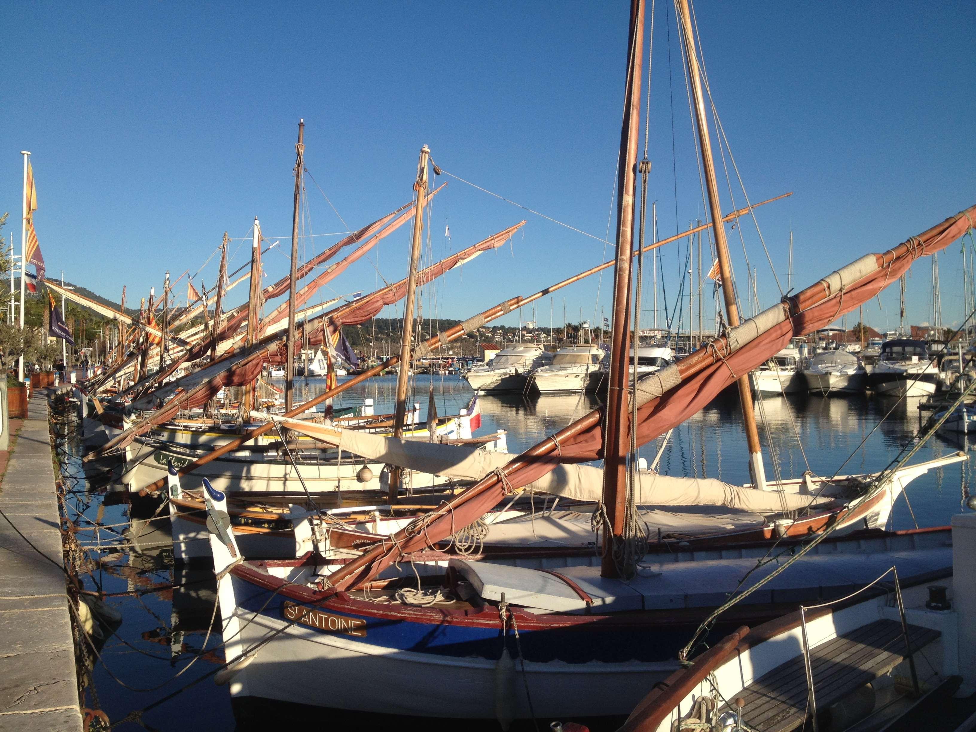 Kyriad Direct Marseille Est La Valentine La Penne-sur-Huveaune Buitenkant foto