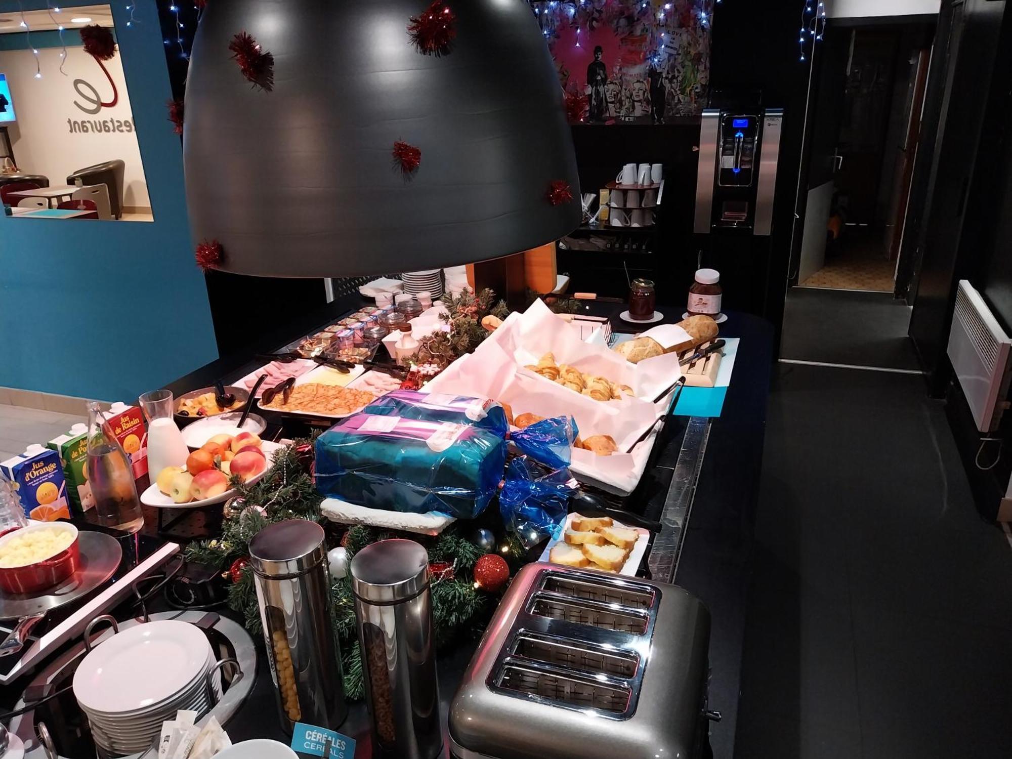 Kyriad Direct Marseille Est La Valentine La Penne-sur-Huveaune Buitenkant foto