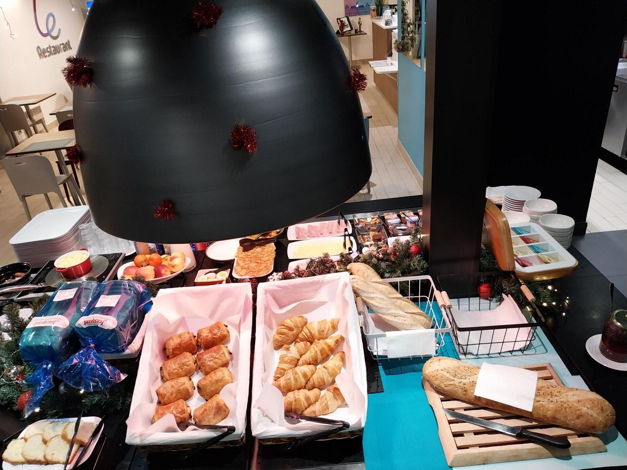 Kyriad Direct Marseille Est La Valentine La Penne-sur-Huveaune Buitenkant foto