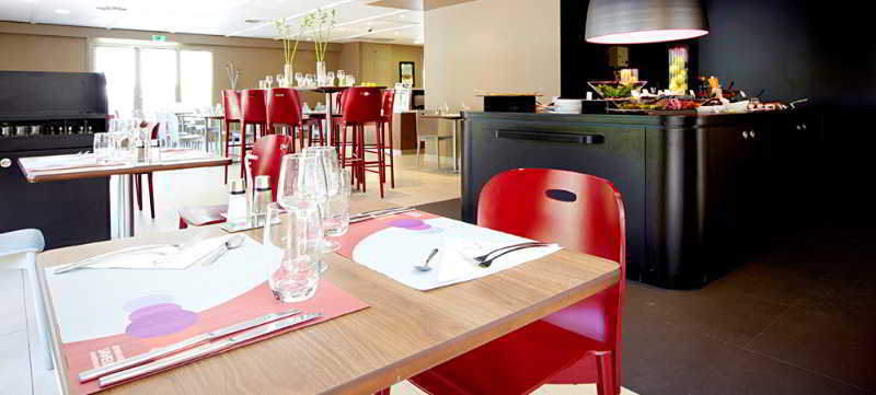 Kyriad Direct Marseille Est La Valentine La Penne-sur-Huveaune Buitenkant foto