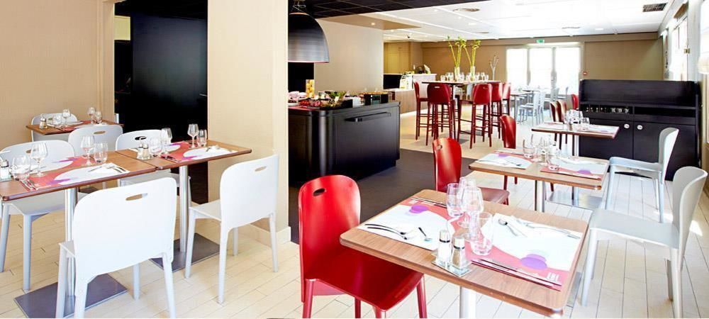 Kyriad Direct Marseille Est La Valentine La Penne-sur-Huveaune Buitenkant foto