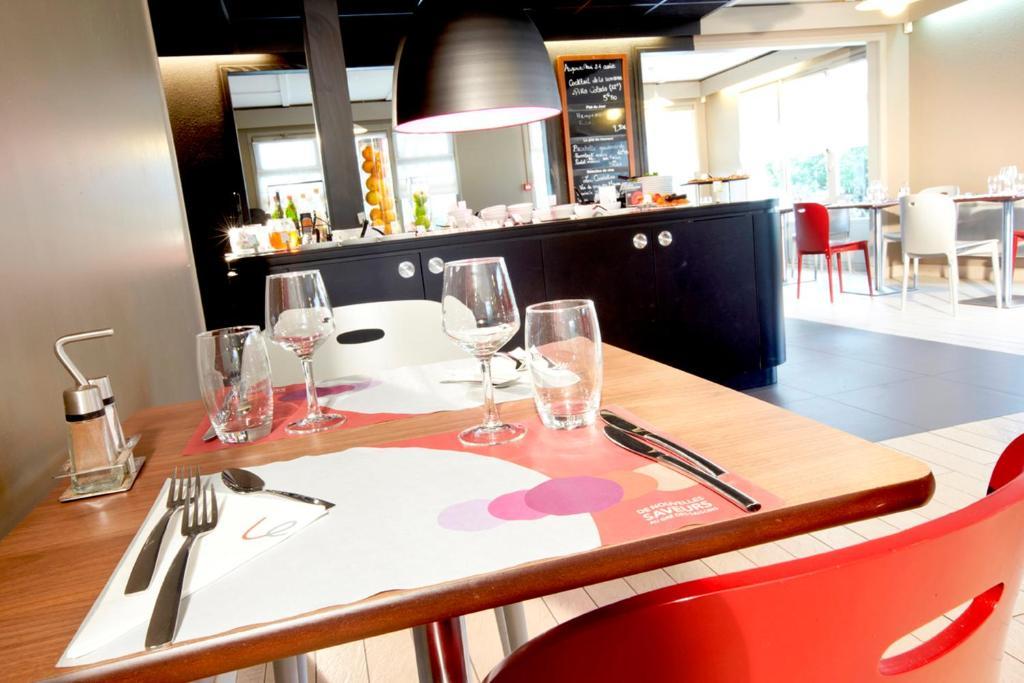Kyriad Direct Marseille Est La Valentine La Penne-sur-Huveaune Buitenkant foto